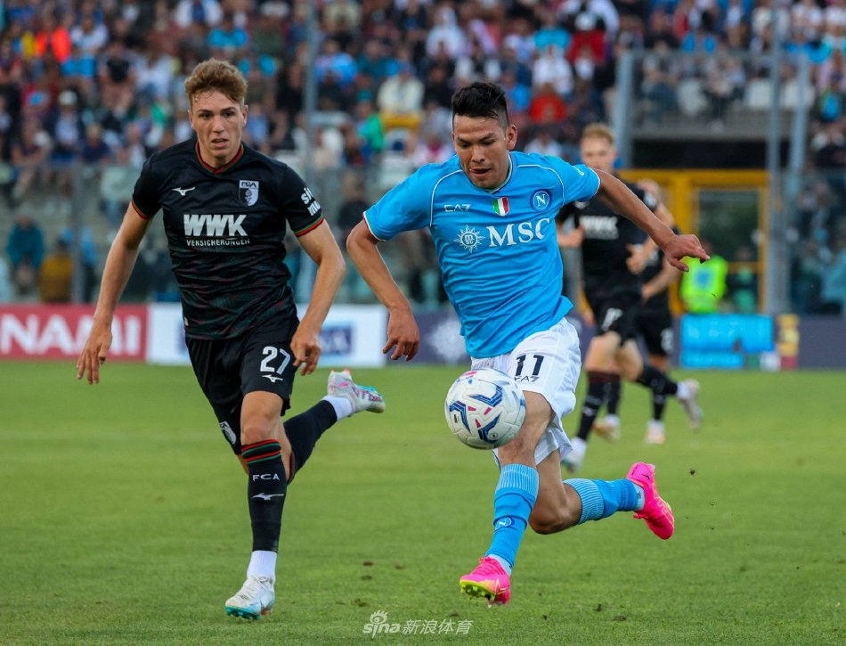 备受瞩目的 备受瞩目的